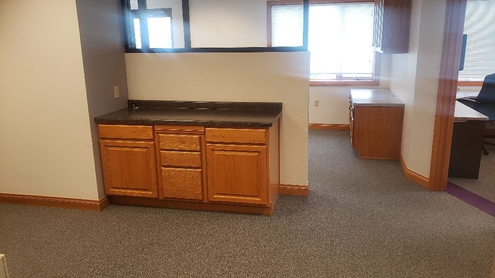 1,422 SF